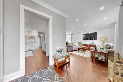 Photo 5 at 465 Maple Leaf Drive, Maple Leaf, Toronto
