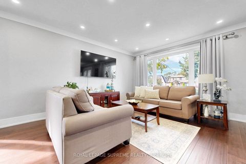 Photo 9 at 465 Maple Leaf Drive, Maple Leaf, Toronto
