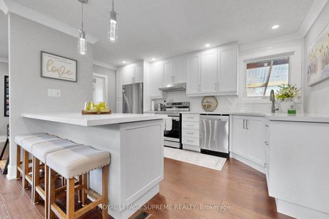 Photo 13 at 465 Maple Leaf Drive, Maple Leaf, Toronto