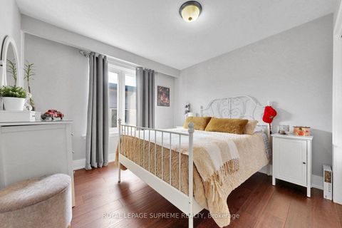 Photo 18 at 465 Maple Leaf Drive, Maple Leaf, Toronto