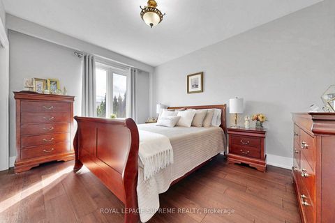 Photo 21 at 465 Maple Leaf Drive, Maple Leaf, Toronto