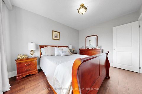 Photo 23 at 465 Maple Leaf Drive, Maple Leaf, Toronto
