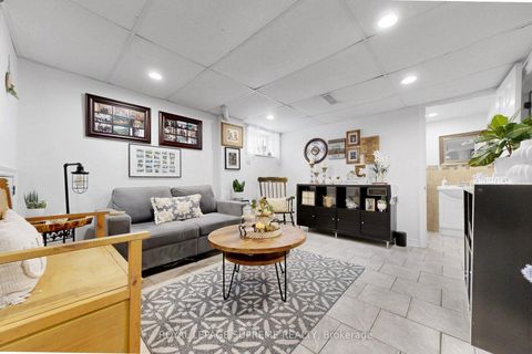 Photo 31 at 465 Maple Leaf Drive, Maple Leaf, Toronto