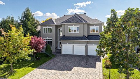 Photo 2 at 15 Ridgley Court, Bayview Hill, Richmond Hill