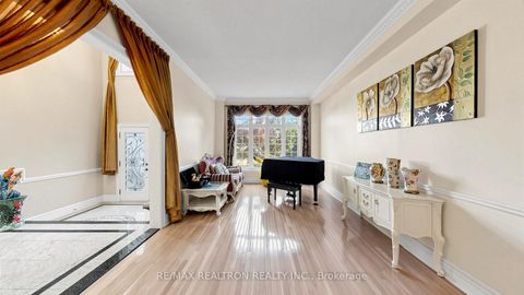 Photo 4 at 15 Ridgley Court, Bayview Hill, Richmond Hill