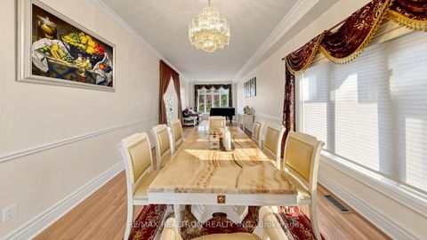 Photo 5 at 15 Ridgley Court, Bayview Hill, Richmond Hill