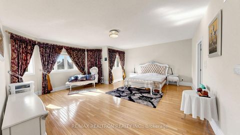 Photo 15 at 15 Ridgley Court, Bayview Hill, Richmond Hill