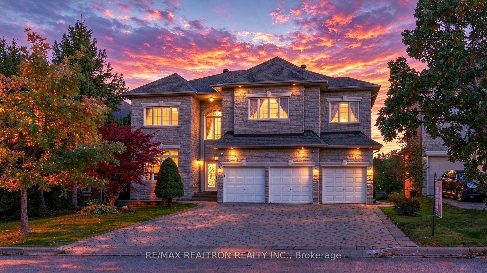 15 Ridgley Court, Bayview Hill, Richmond Hill photo number 2