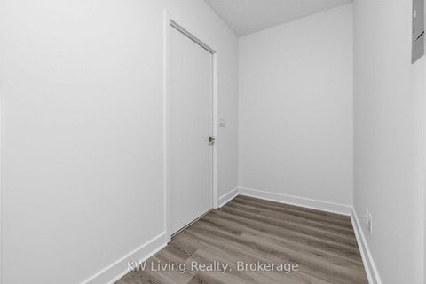 Photo 3 at 819 - 120 Dallimore Circle, Don Mills, Toronto