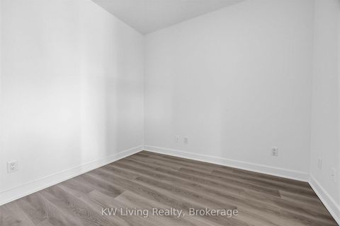 Photo 6 at 819 - 120 Dallimore Circle, Don Mills, Toronto