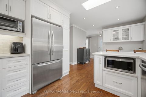 Photo 13 at 8 Beaverbrook Avenue, Rosethorn, Toronto