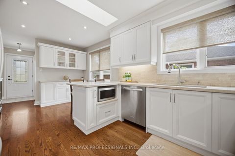 Photo 14 at 8 Beaverbrook Avenue, Rosethorn, Toronto