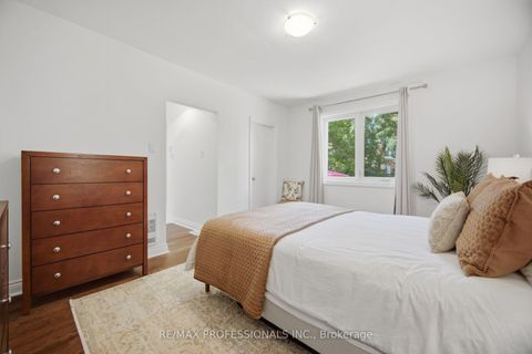 Photo 17 at 8 Beaverbrook Avenue, Rosethorn, Toronto