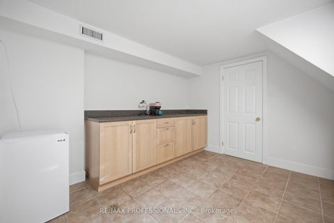 Photo 36 at 8 Beaverbrook Avenue, Rosethorn, Toronto
