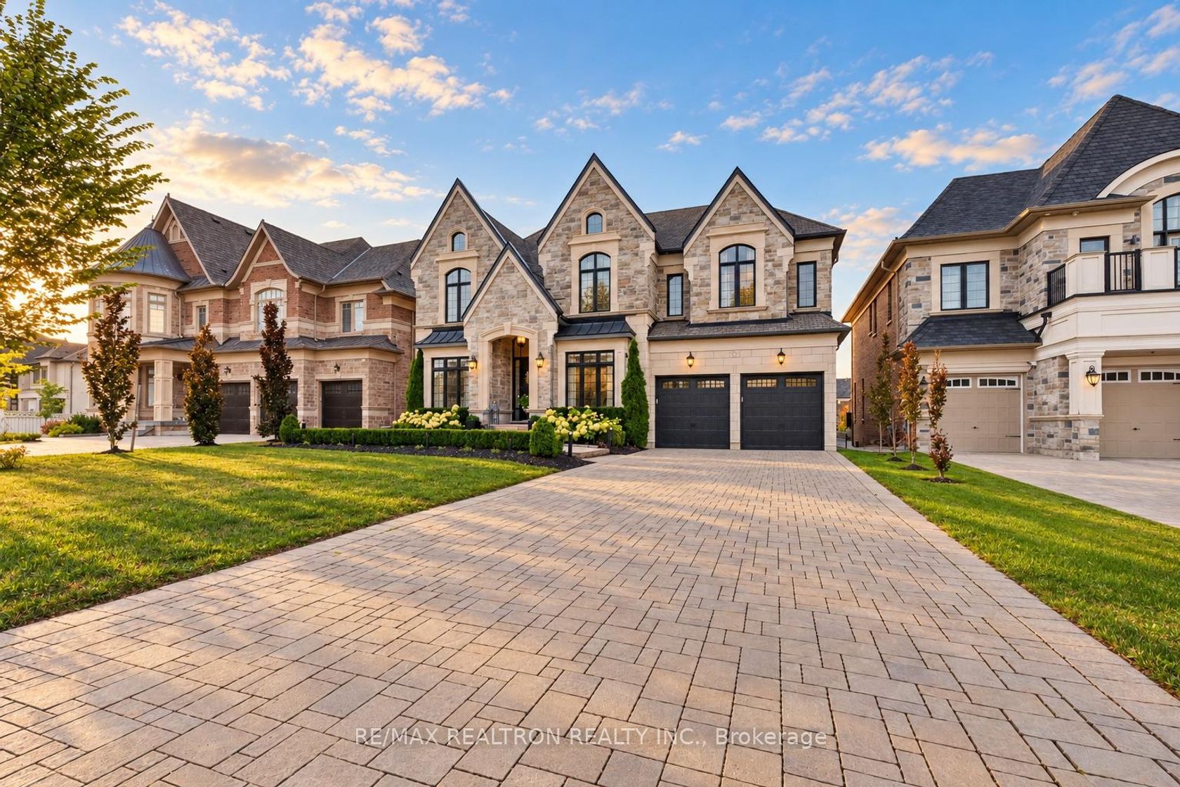 12 Mary Natasha Court, Kleinburg, Vaughan photo number 2