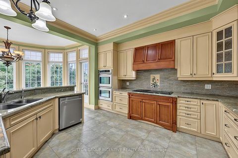 Photo 12 at 25 Bovair Trail, Bayview Southeast, Aurora
