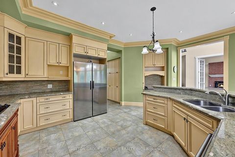 Photo 13 at 25 Bovair Trail, Bayview Southeast, Aurora