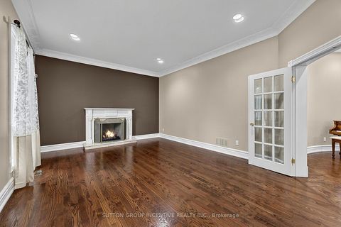 Photo 18 at 25 Bovair Trail, Bayview Southeast, Aurora