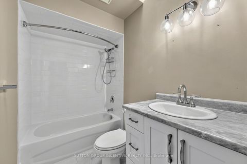 Photo 31 at 25 Bovair Trail, Bayview Southeast, Aurora