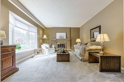 Photo 3 at 20 Simmons Crescent, Aurora Highlands, Aurora