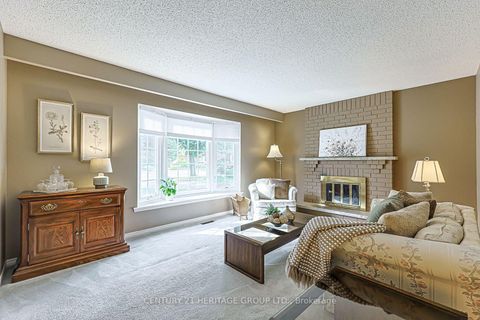 Photo 4 at 20 Simmons Crescent, Aurora Highlands, Aurora