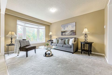 Photo 5 at 20 Simmons Crescent, Aurora Highlands, Aurora