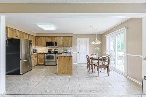 Photo 7 at 20 Simmons Crescent, Aurora Highlands, Aurora