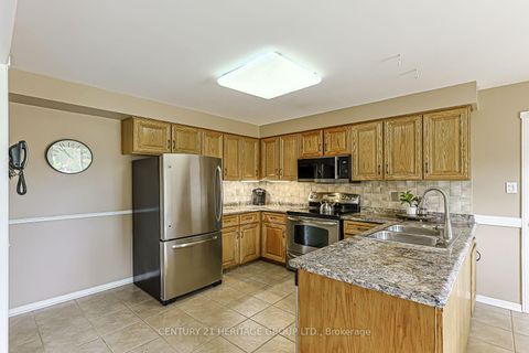 Photo 8 at 20 Simmons Crescent, Aurora Highlands, Aurora