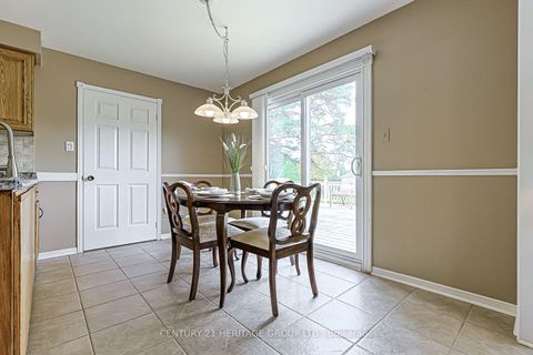 Photo 9 at 20 Simmons Crescent, Aurora Highlands, Aurora