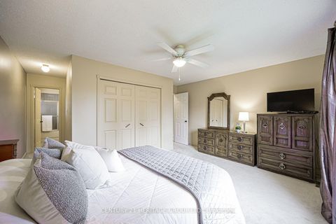 Photo 11 at 20 Simmons Crescent, Aurora Highlands, Aurora
