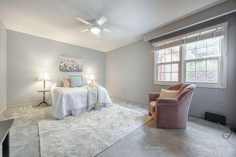 Photo 16 at 20 Simmons Crescent, Aurora Highlands, Aurora