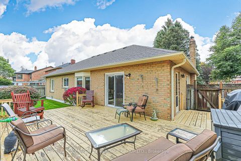 Photo 18 at 20 Simmons Crescent, Aurora Highlands, Aurora