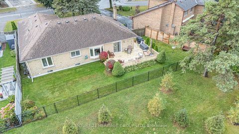 Photo 20 at 20 Simmons Crescent, Aurora Highlands, Aurora