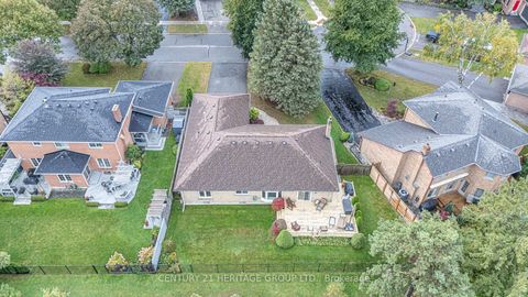 Photo 21 at 20 Simmons Crescent, Aurora Highlands, Aurora