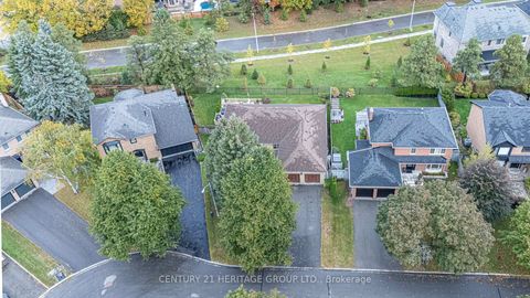 Photo 22 at 20 Simmons Crescent, Aurora Highlands, Aurora