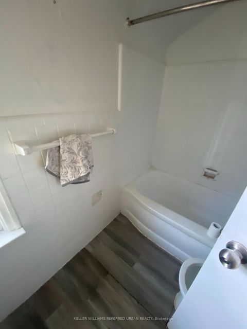 Photo 6 at 32 Amesbury Drive, Amesbury, Toronto