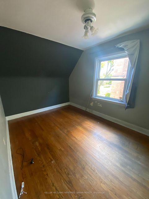 Photo 7 at 32 Amesbury Drive, Amesbury, Toronto