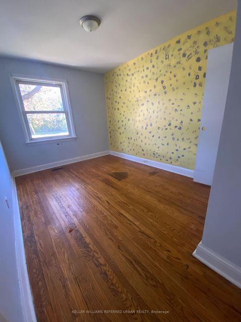 Photo 8 at 32 Amesbury Drive, Amesbury, Toronto