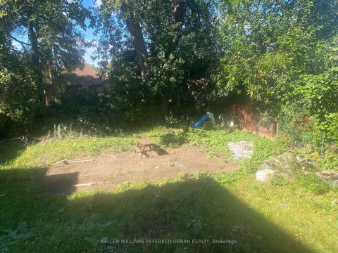 Photo 11 at 32 Amesbury Drive, Amesbury, Toronto