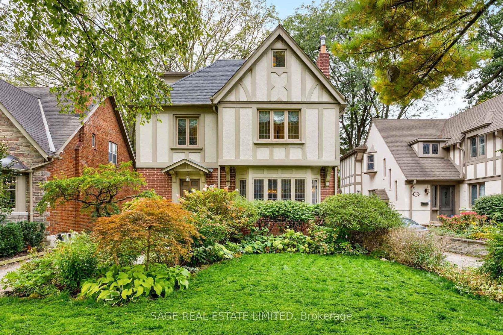 124 Brentwood Road N, Kingsway South, Toronto 
