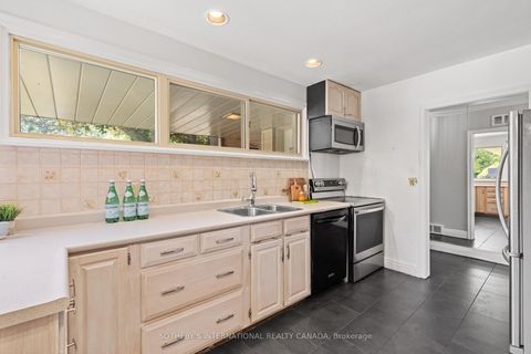 Photo 13 at 9 Babington Court, Rosethorn, Toronto