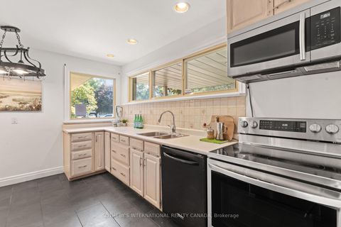 Photo 15 at 9 Babington Court, Rosethorn, Toronto