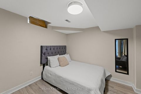Photo 33 at 51 Chilmar Crescent, Uplands, Vaughan