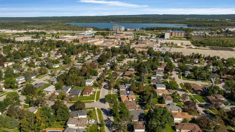 Photo 13 at 46 College Crescent, Grove East, Barrie