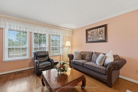 Photo 7 at 116 Exbury Road, CFB, Toronto