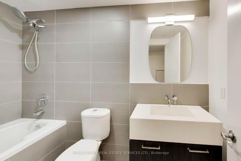 Photo 13 at 626 - 560 King Street W, Waterfront Communities C1, Toronto