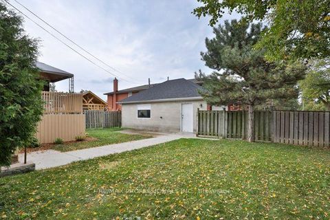 Photo 26 at 17 Loney Avenue, CFB, Toronto