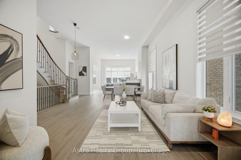 Photo 11 at 152 Stormont Trail, Vellore Village, Vaughan