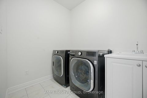Photo 34 at 152 Stormont Trail, Vellore Village, Vaughan