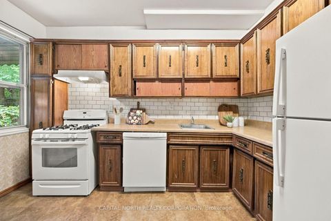 Photo 11 at 17 Delaware Avenue, Little Italy, Toronto